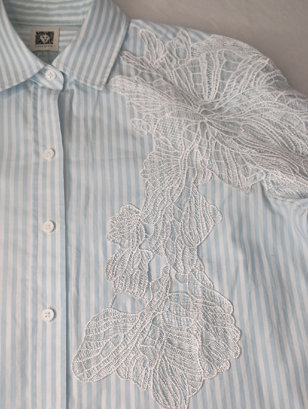 Anne Klein Women's Size Small Embroidery Button Down Shirt - Picture 6 of 11